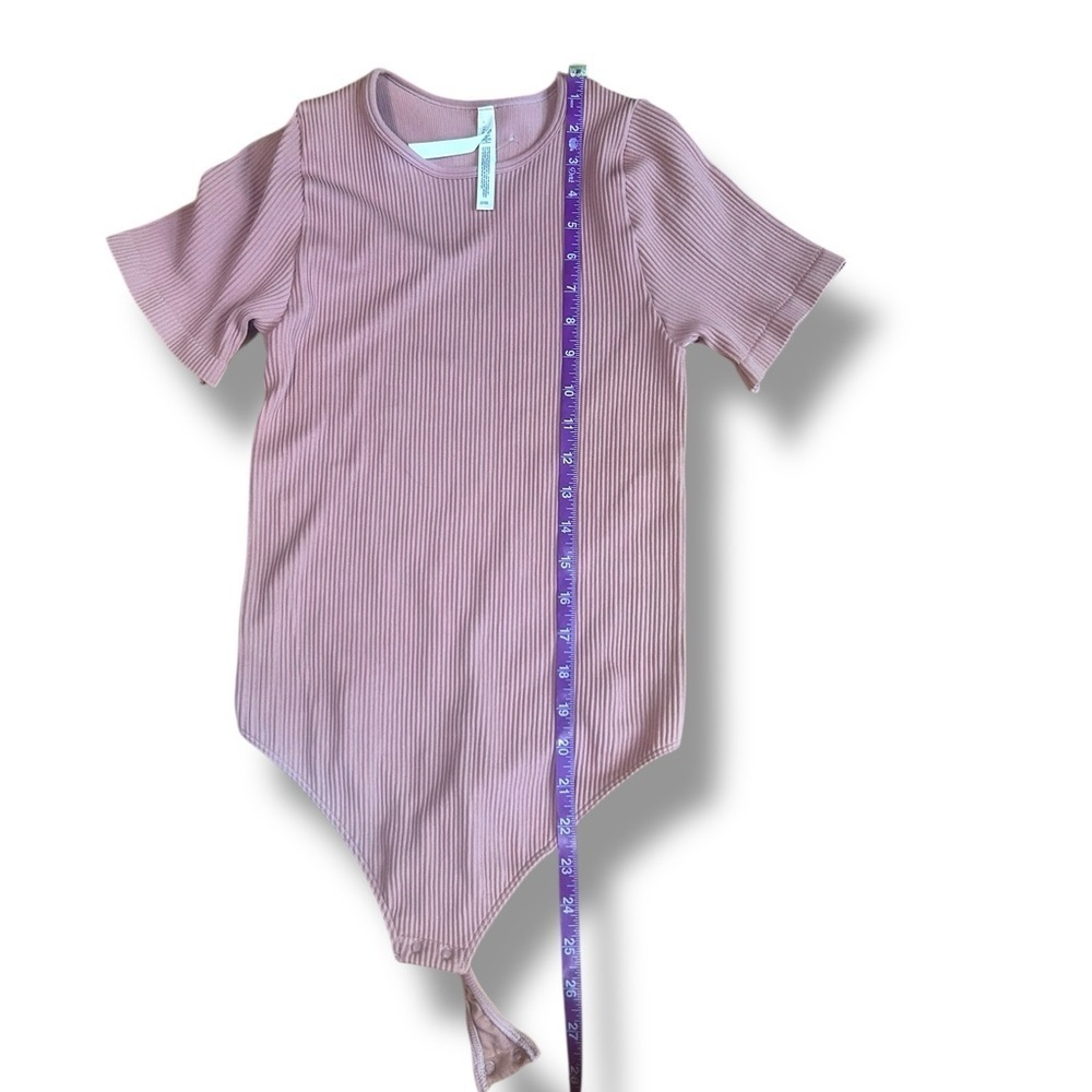 Aritzia the group by babaton seamless tee bodysuit Poetic Pink size Large ribbed - Picture 7 of 8